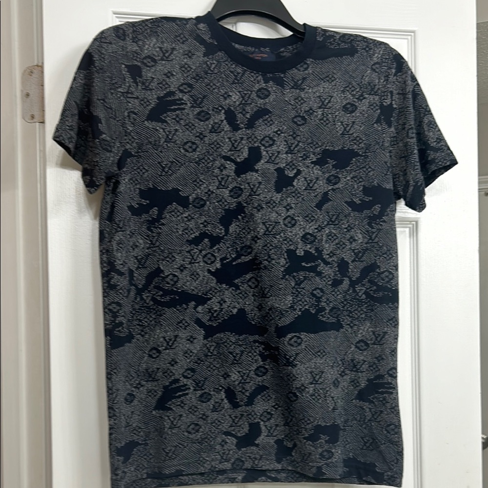 Louis Vuitton Blue Short Sleeve Tee with Modern Design